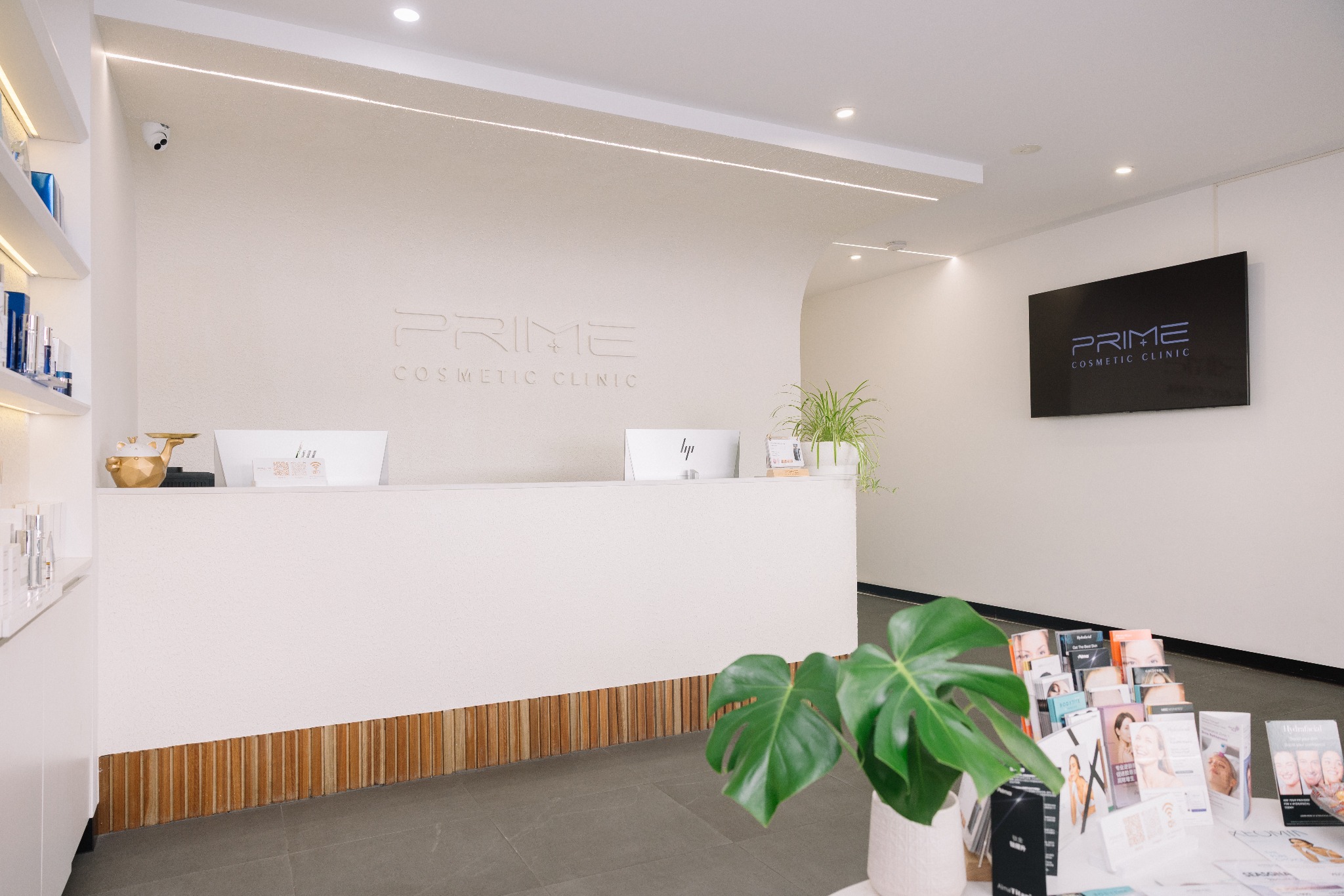 Doctor consultation for a cosmetic treatment plan